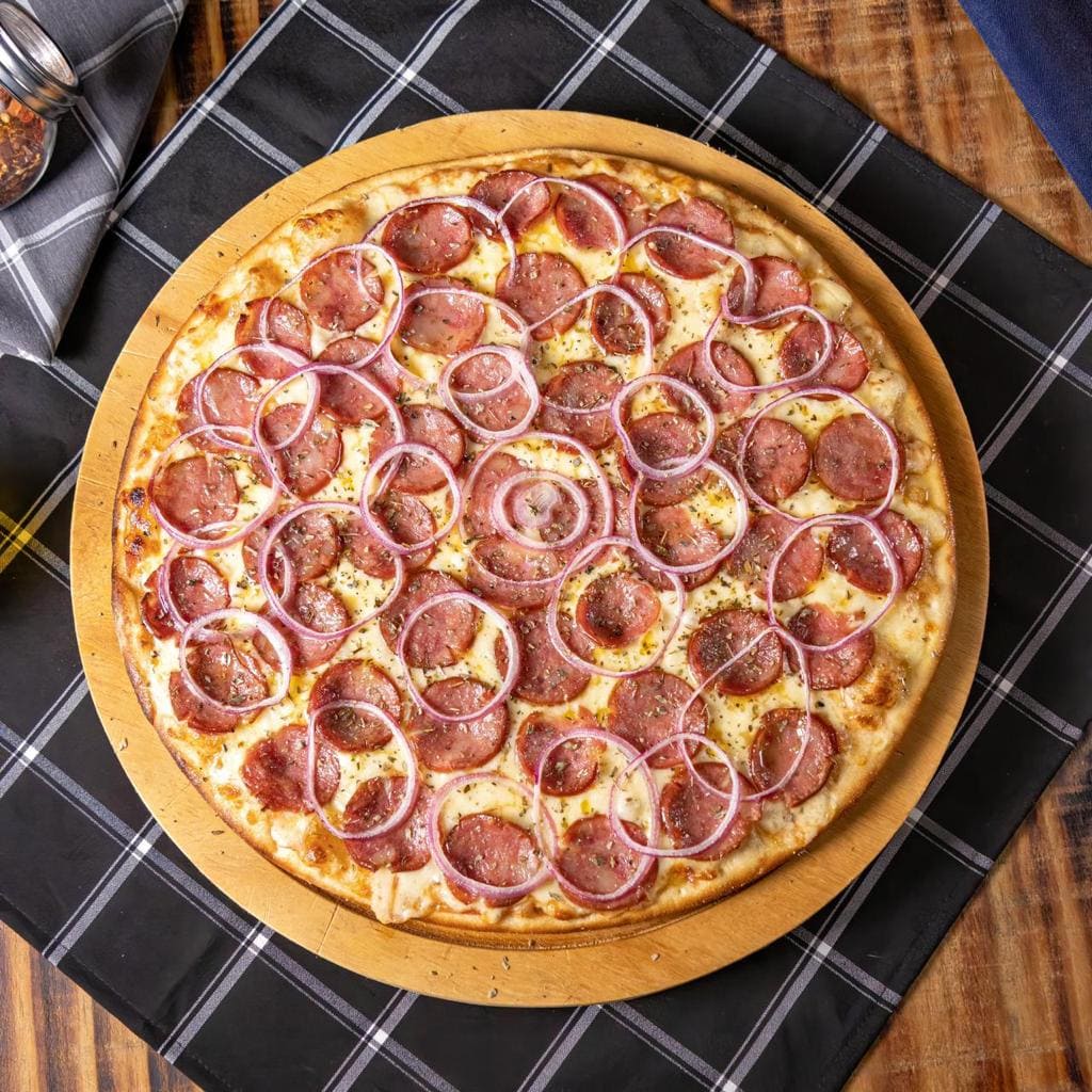 Calabresa com cebola roxa - Pizzaria em Balneario camboriu